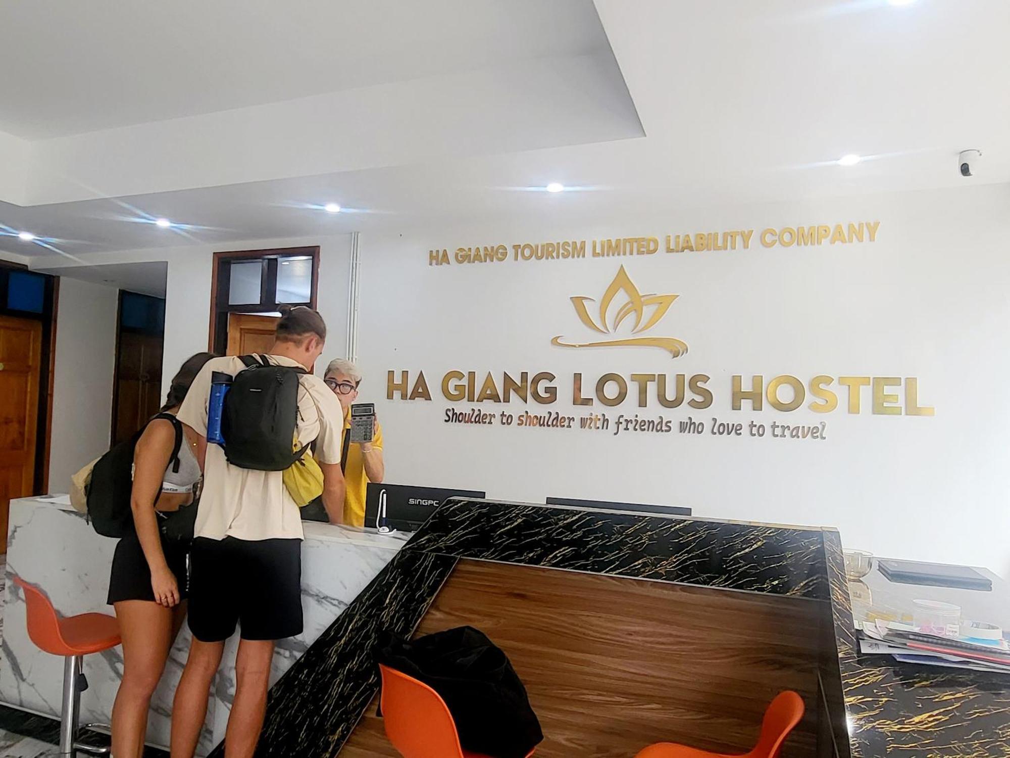 Ha Giang Lotus Hostel Motorbikes Tours Eksteriør billede