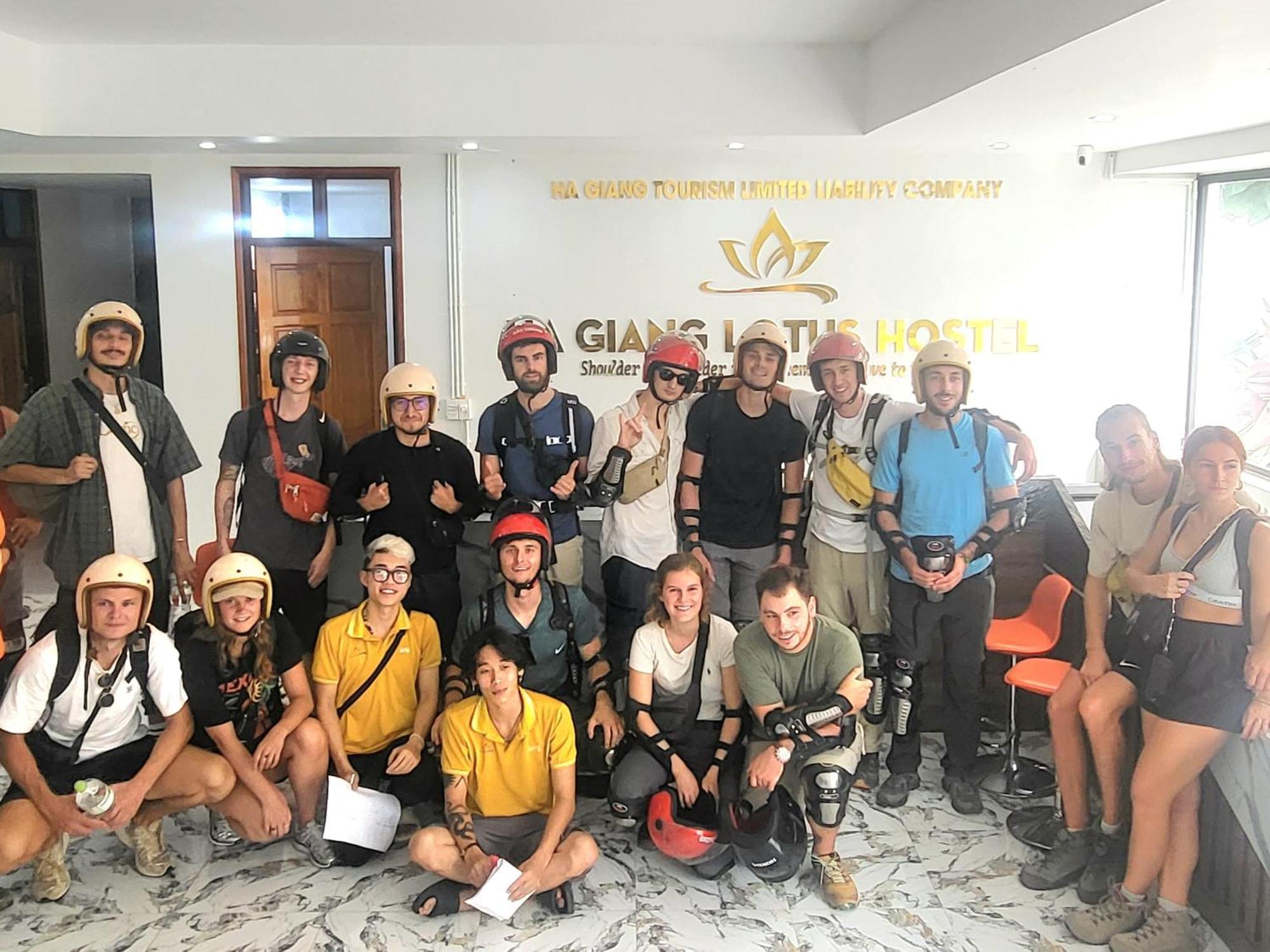Ha Giang Lotus Hostel Motorbikes Tours Eksteriør billede
