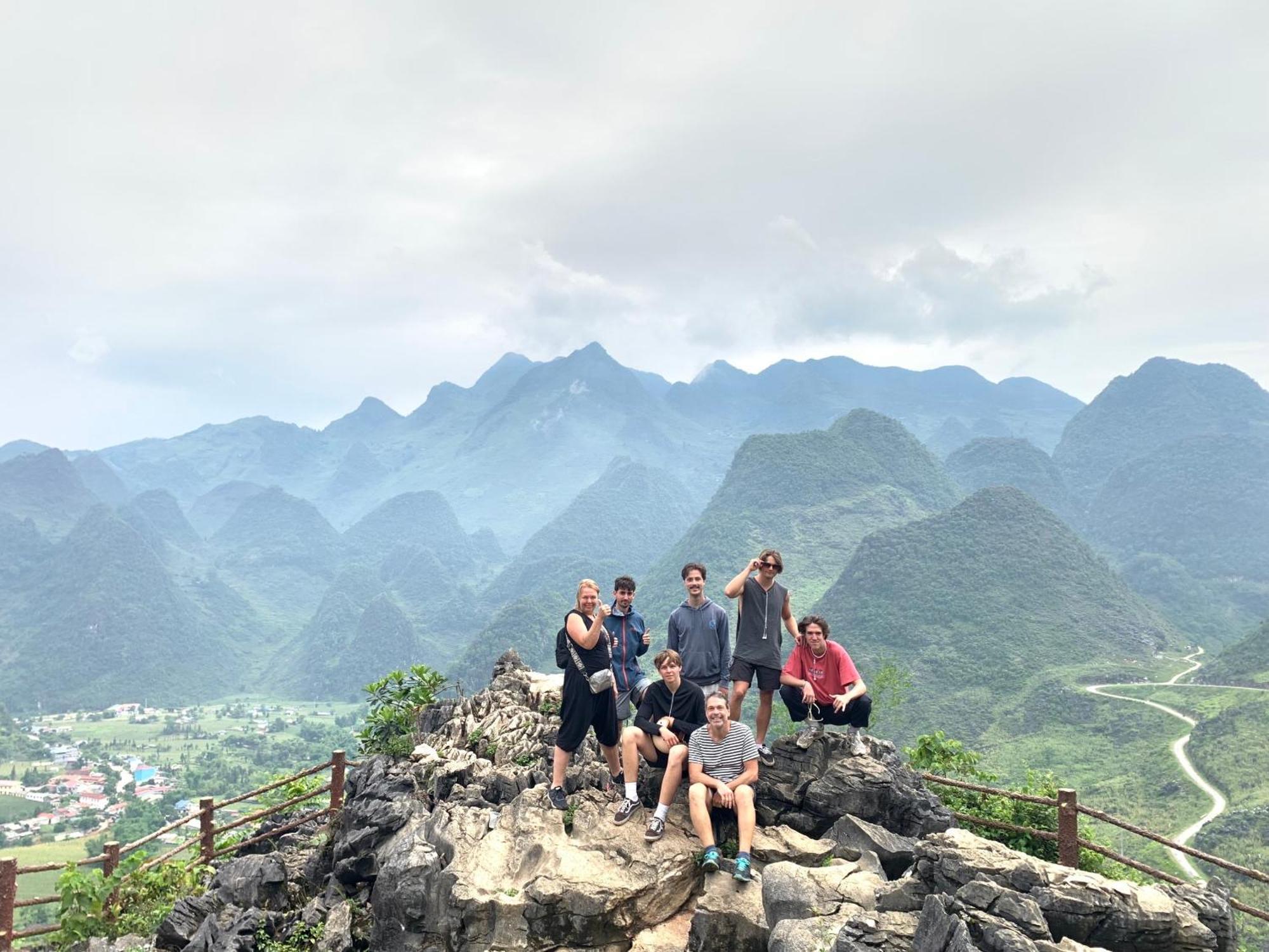 Ha Giang Lotus Hostel Motorbikes Tours Eksteriør billede