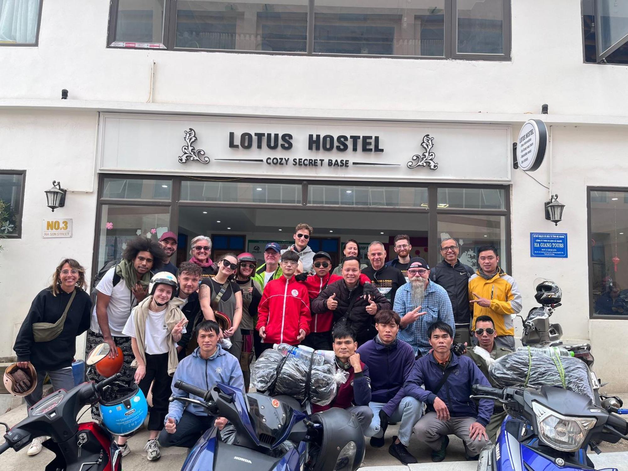 Ha Giang Lotus Hostel Motorbikes Tours Eksteriør billede
